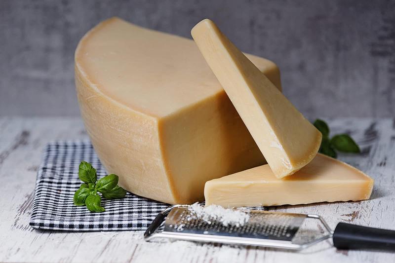 Odkryj niezwykłe walory parmezanu – co sprawia, że jest tak wyjątkowy?