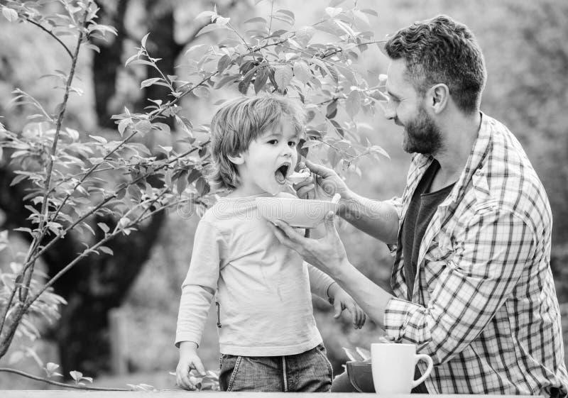 Zmień nawyki: Jak unikać punktów z niezdrowym jedzeniem, gdy jesteś zmęczony