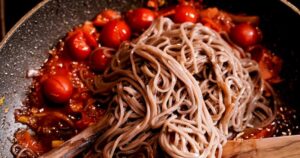 Jak uczynić dania z makaronem zdrowszymi i bardziej odżywczymi?