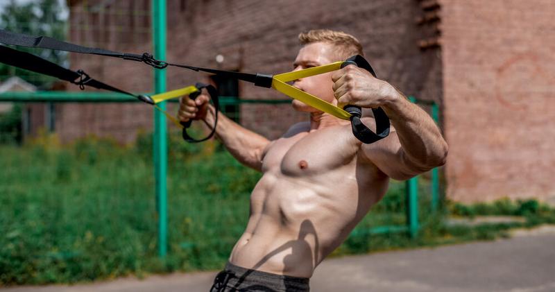 Bezpieczne treningi w upalne dni – jak trenować z głową w wysokich temperaturach?