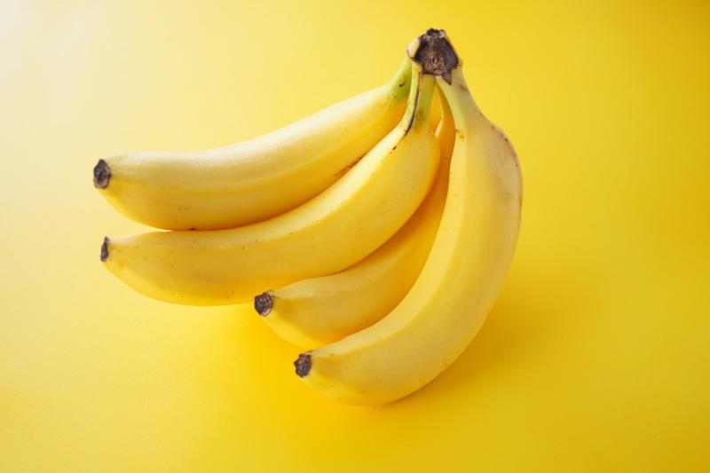 Jak prawidłowo obrać banana