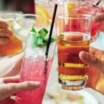 Alkohol w diecie: Czy naprawdę odchudza, czy może tuczy?